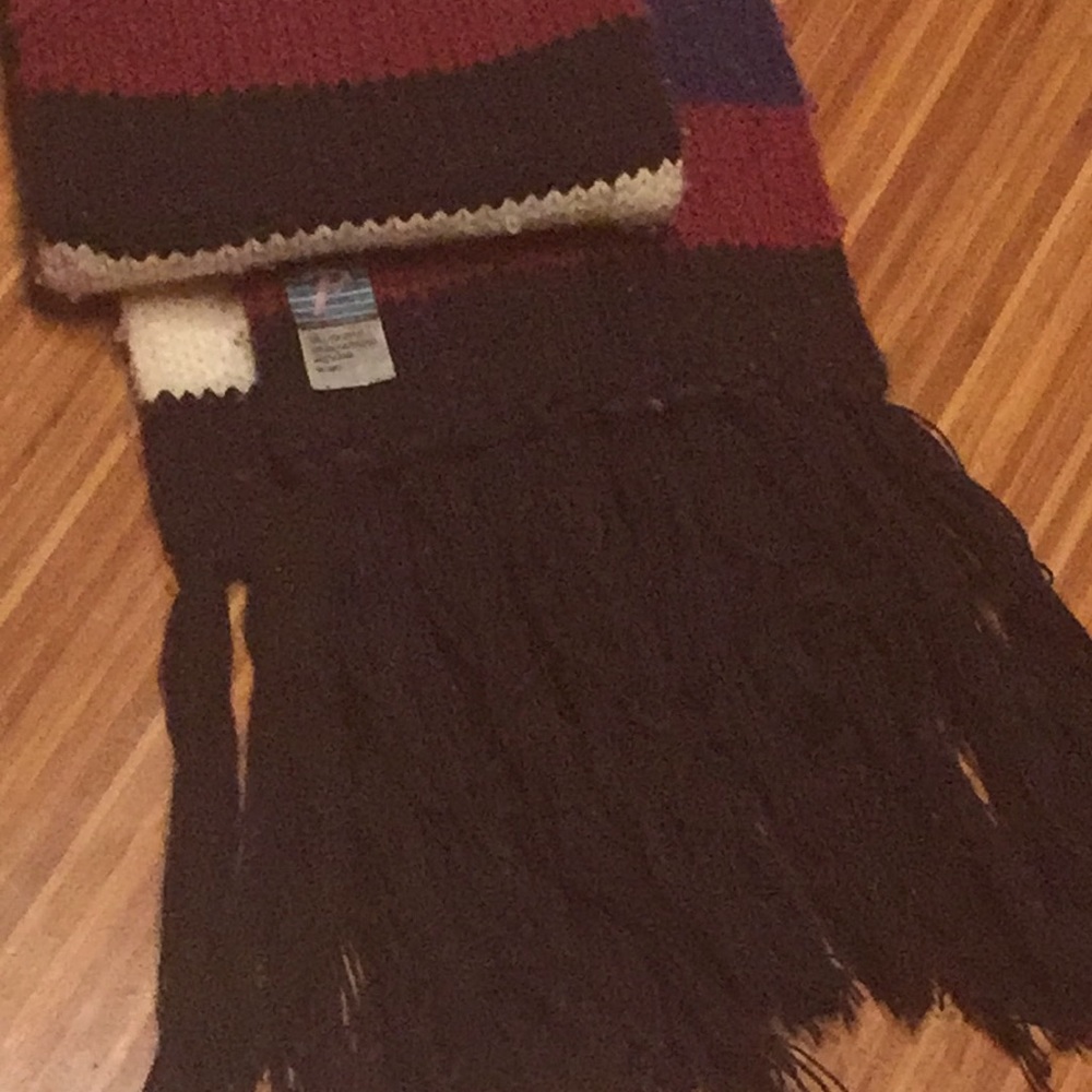 Long Scarf - Picture 2 of 3